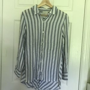 Women’s lightweight button down
